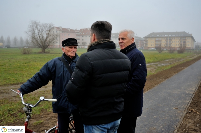Járdaátadás a 4-es Huszárok útján