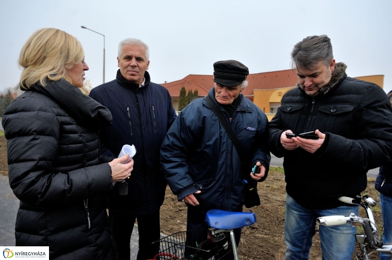 Járdaátadás a 4-es Huszárok útján