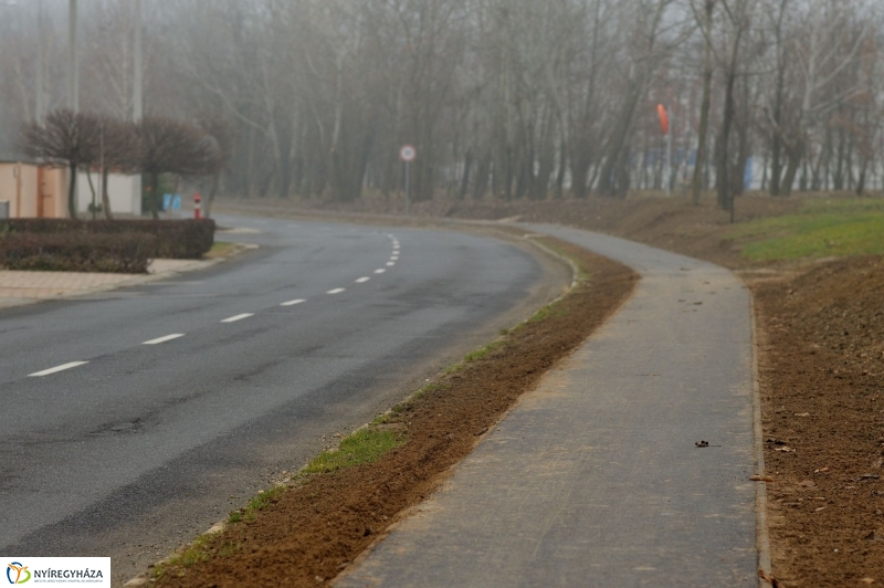 Járdaátadás a 4-es Huszárok útján