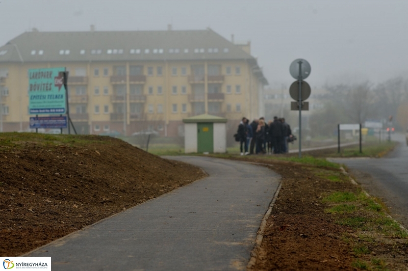 Járdaátadás a 4-es Huszárok útján