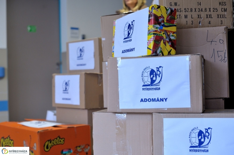 Adomány a kórháznak a Bem iskolától