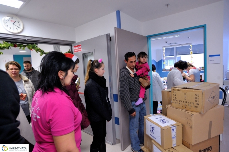 Adomány a kórháznak a Bem iskolától