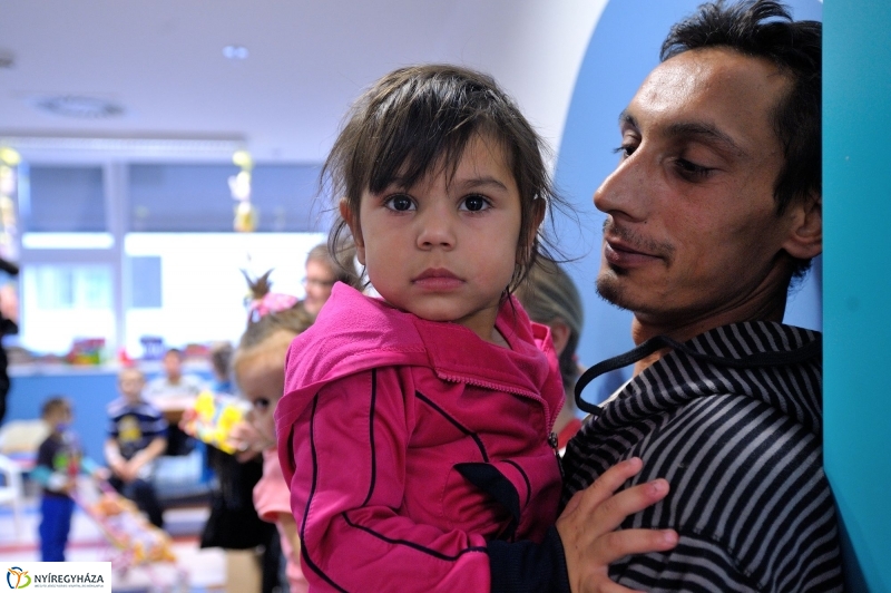 Adomány a kórháznak a Bem iskolától