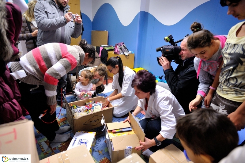 Adomány a kórháznak a Bem iskolától