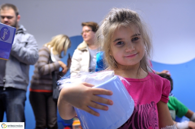 Adomány a kórháznak a Bem iskolától