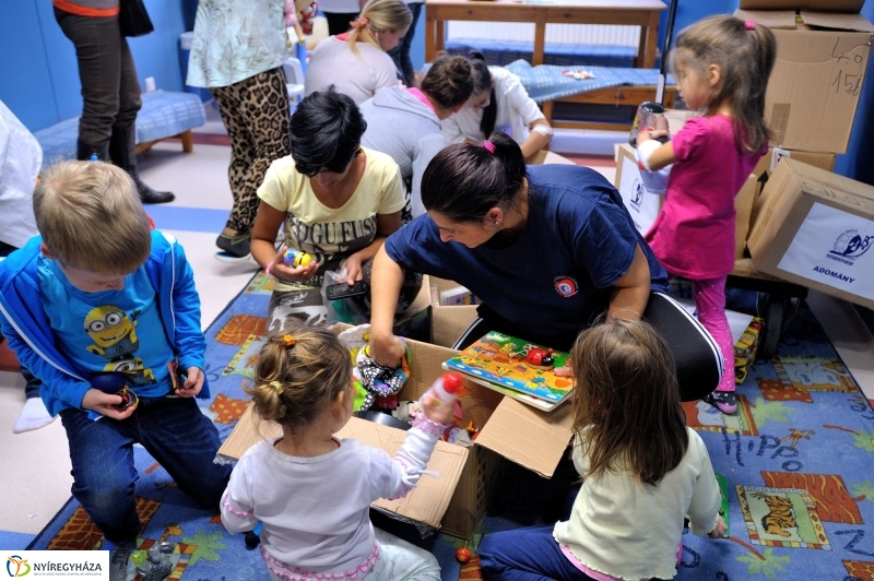 Adomány a kórháznak a Bem iskolától