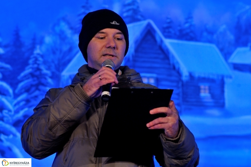 Adventi műsor a Vikár iskola előadásában