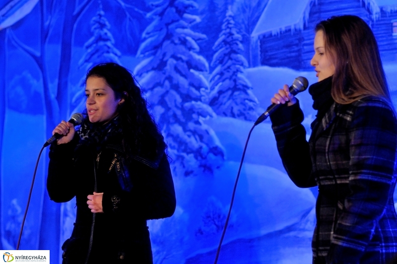 Adventi műsor a Vikár iskola előadásában