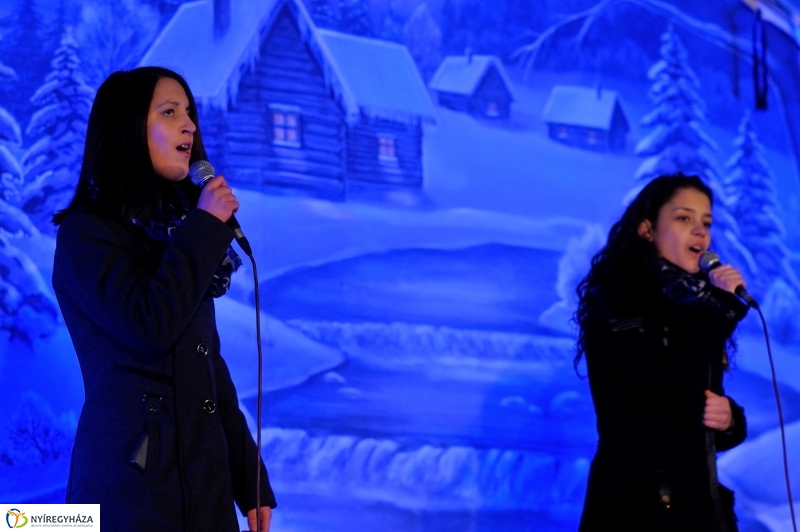 Adventi műsor a Vikár iskola előadásában