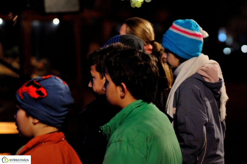 Adventi műsor a Vikár iskola előadásában