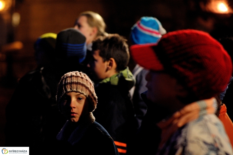 Adventi műsor a Vikár iskola előadásában