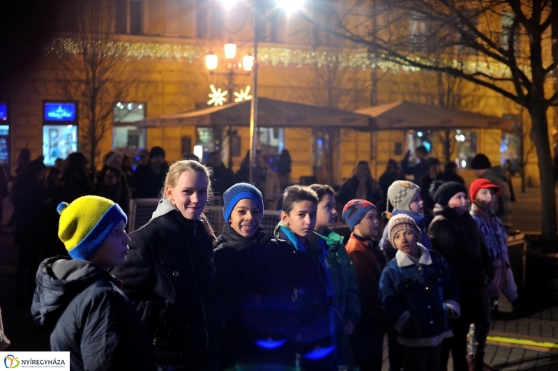 Adventi műsor a Vikár iskola előadásában