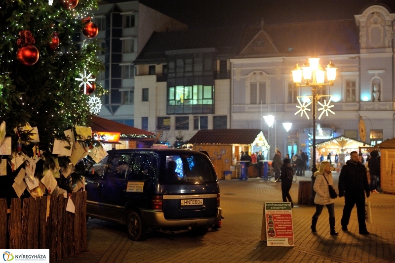 Adventi műsor a Vikár iskola előadásában