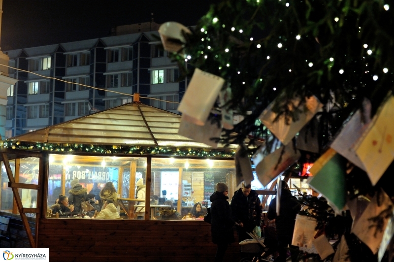 Adventi műsor a Vikár iskola előadásában