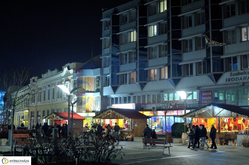 Adventi műsor a Vikár iskola előadásában