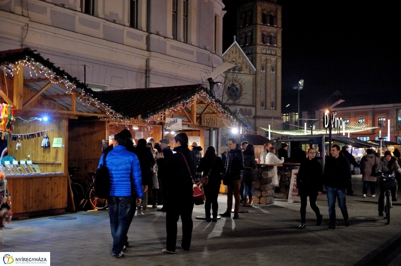 Adventi műsor a Vikár iskola előadásában