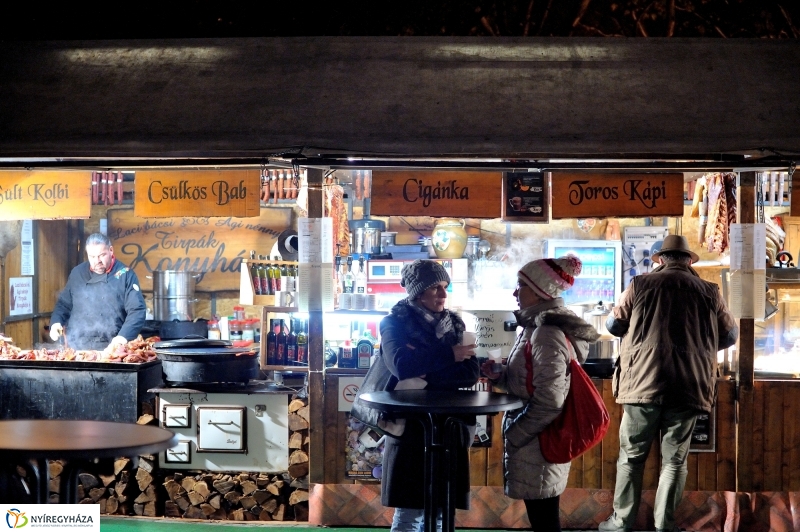 Adventi műsor a Vikár iskola előadásában