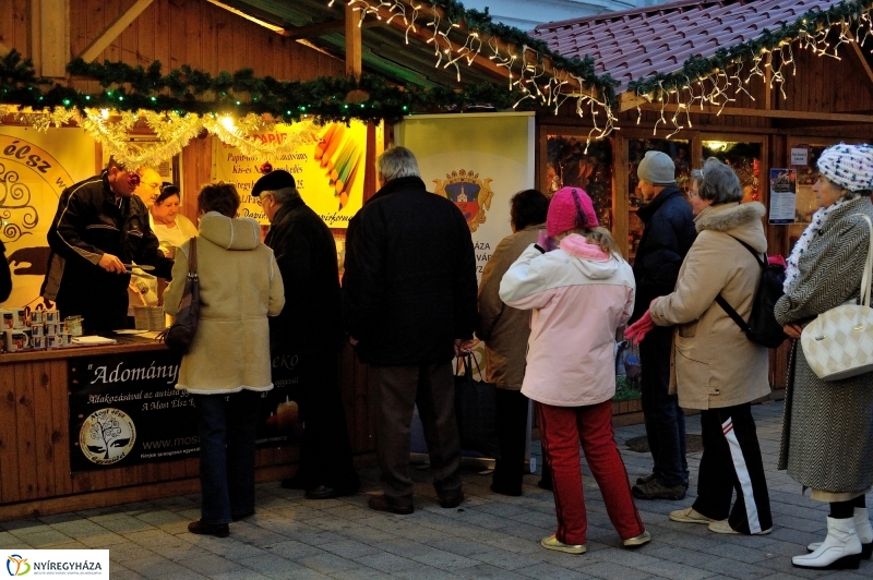 Frissen sült lapcsánka a Karácsonyi Forgatagban