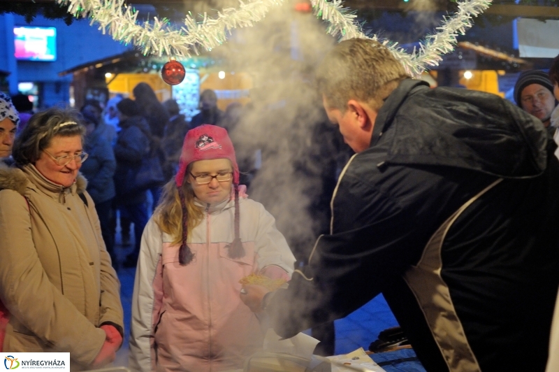 Frissen sült lapcsánka a Karácsonyi Forgatagban