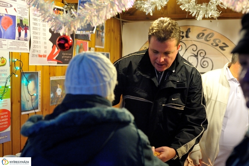 Frissen sült lapcsánka a Karácsonyi Forgatagban