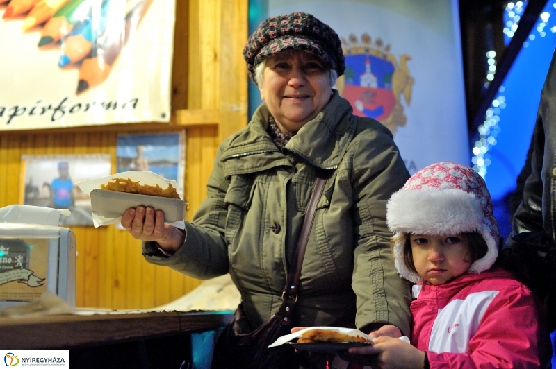 Frissen sült lapcsánka a Karácsonyi Forgatagban