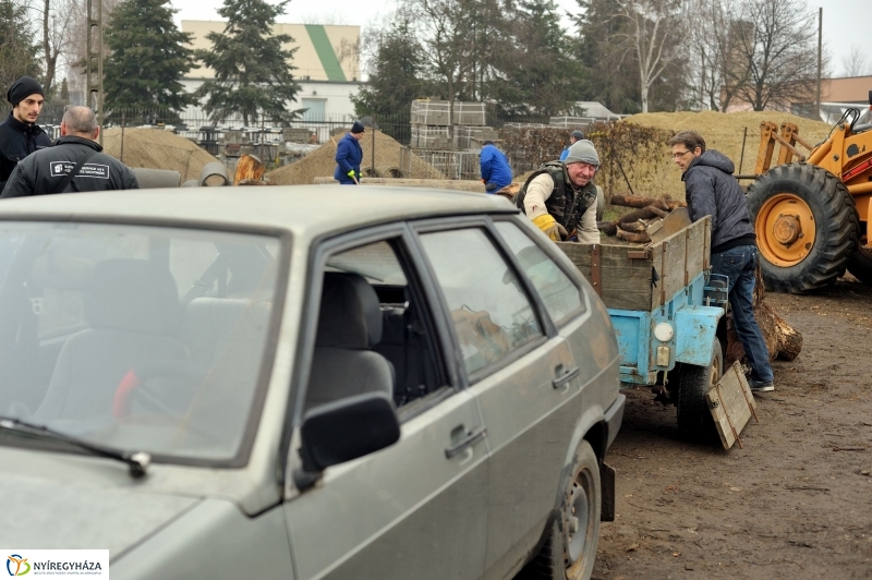 Tűzifa a rászorulóknak