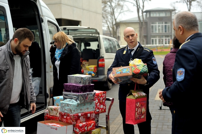 Vám- és Pénzügyőrség adományátadása a kórházban