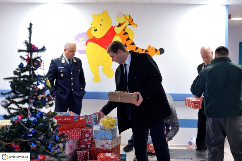 Vám- és Pénzügyőrség adományátadása a kórházban