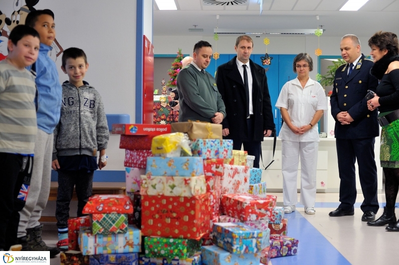 Vám- és Pénzügyőrség adományátadása a kórházban