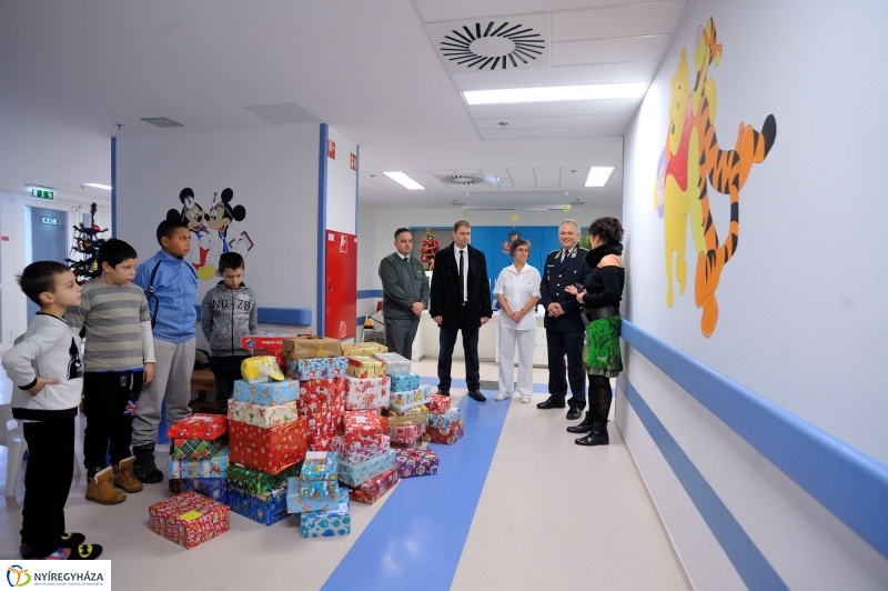 Vám- és Pénzügyőrség adományátadása a kórházban