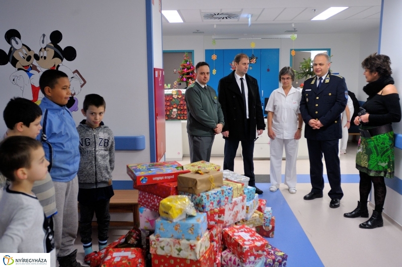 Vám- és Pénzügyőrség adományátadása a kórházban