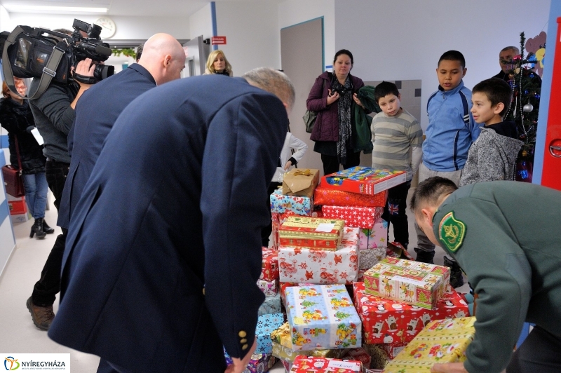 Vám- és Pénzügyőrség adományátadása a kórházban
