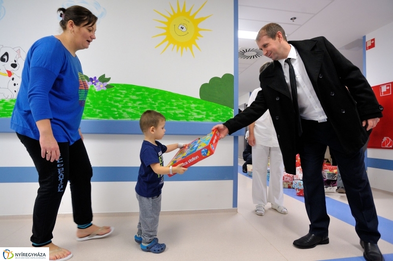 Vám- és Pénzügyőrség adományátadása a kórházban