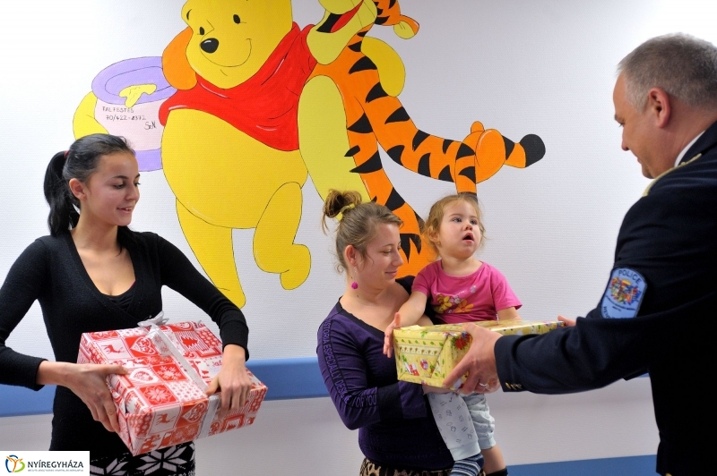 Vám- és Pénzügyőrség adományátadása a kórházban