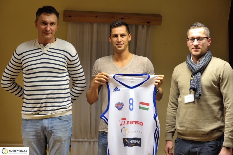 Bemutatták a Nyíregyháza Blue Sharks mezét