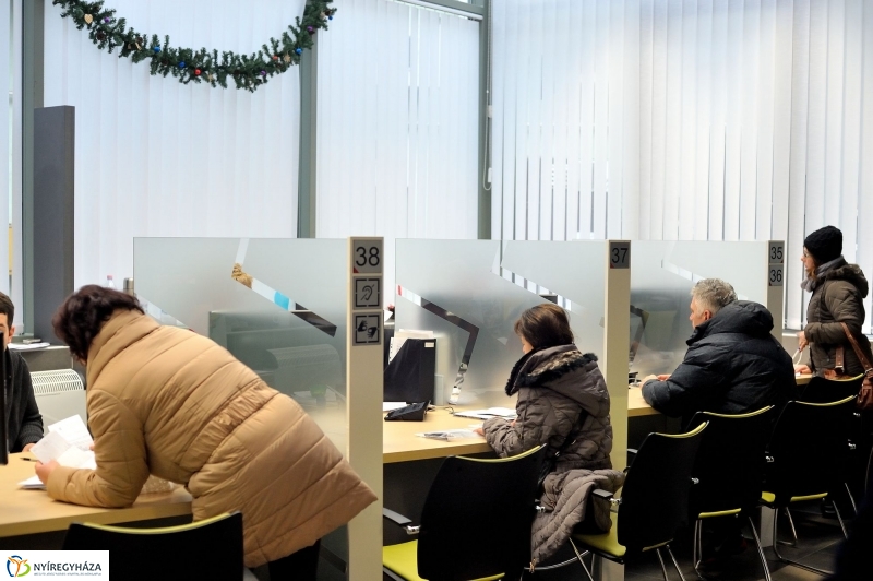 Ügyintézés az okmányirodában