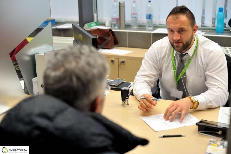 Ügyintézés az okmányirodában