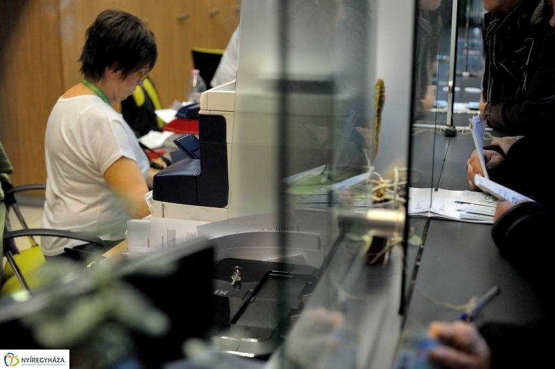 Ügyintézés az okmányirodában