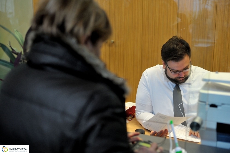 Ügyintézés az okmányirodában