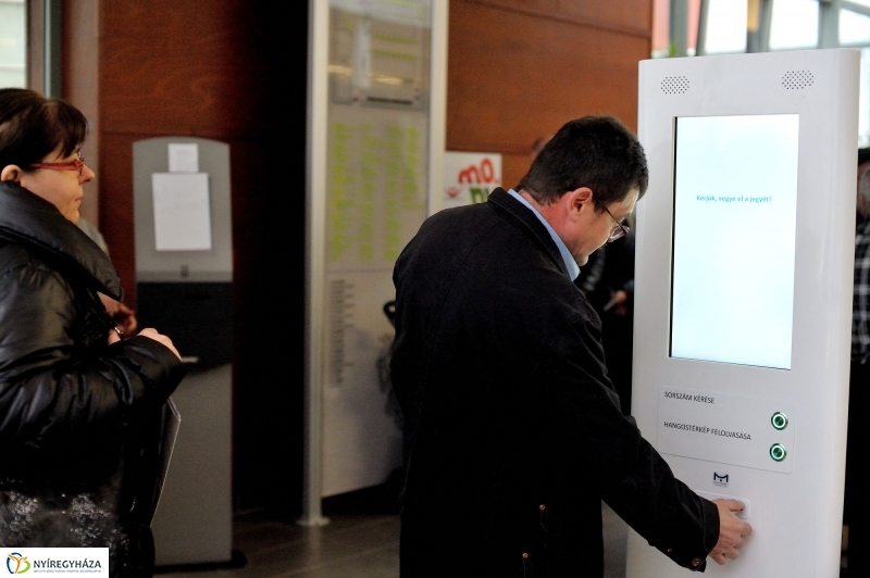 Ügyintézés az okmányirodában