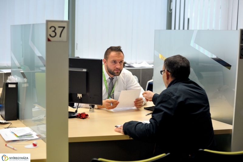 Ügyintézés az okmányirodában