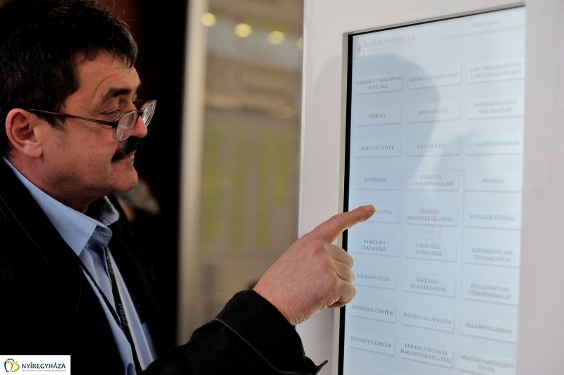 Ügyintézés az okmányirodában