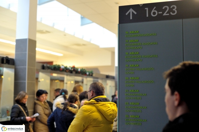 Ügyintézés az okmányirodában