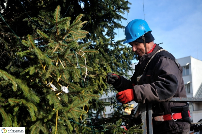 Búcsúzik a karácsonyfa