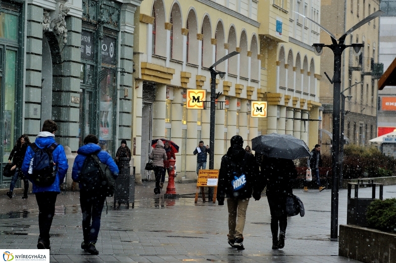 A második hó kezdete