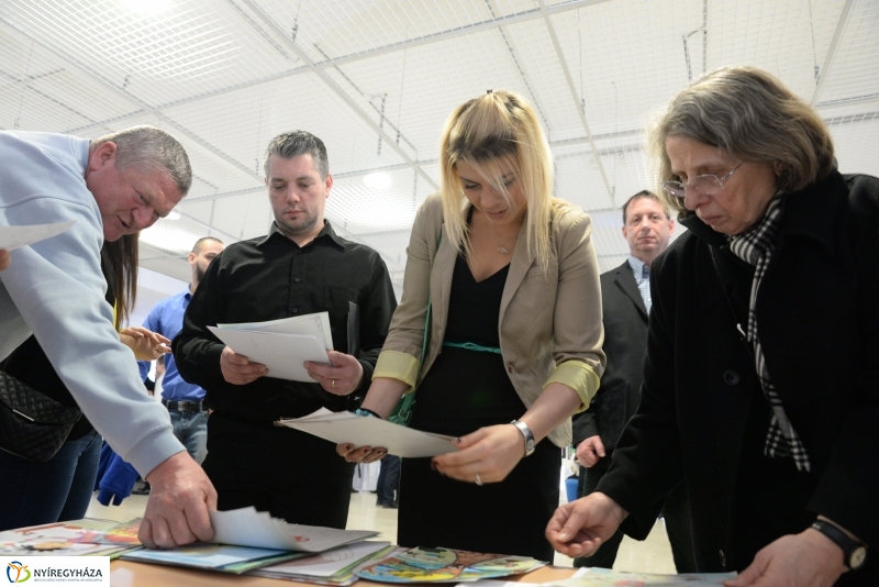 ZOOM kiállításmegnyitó