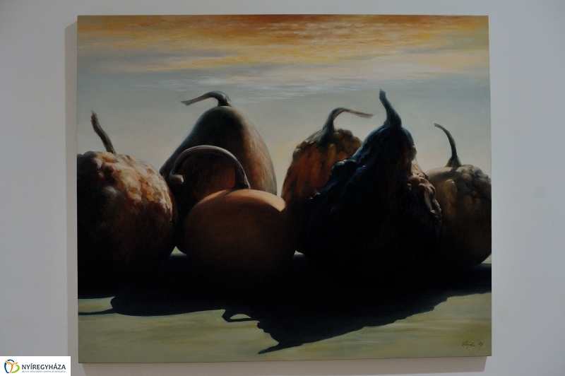 Jelen-levők című tárlat berendezése