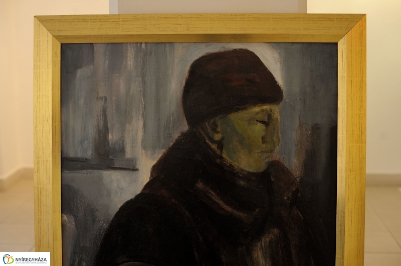 Jelen-levők című tárlat berendezése