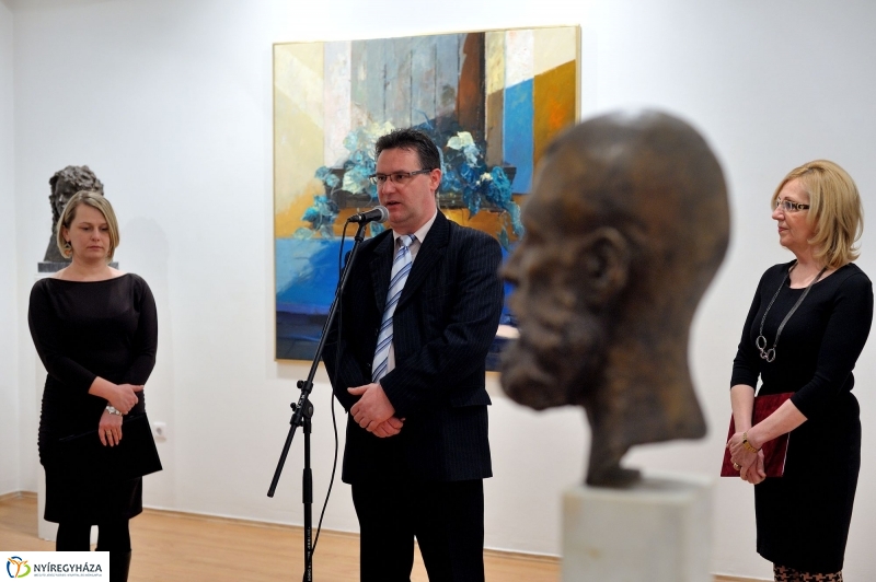 Jelen-levők kiállítás megnyitó