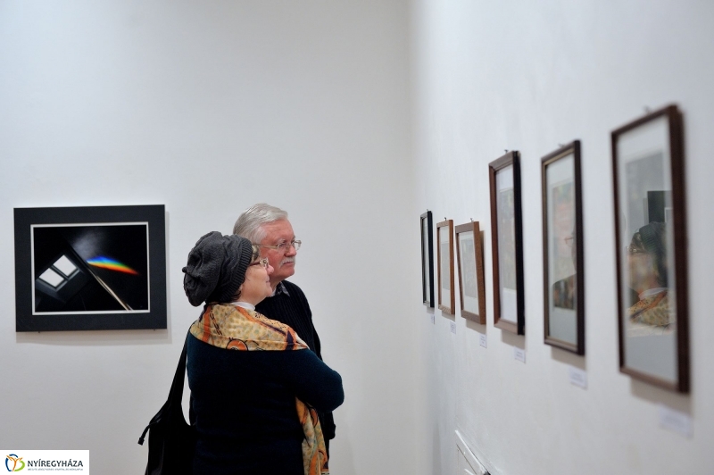 Jelen-levők kiállítás megnyitó